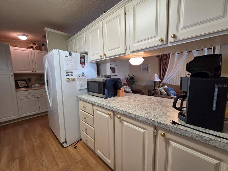 2 bedroom Manufactured Home at 4157 71st Lane #14, Magnolia Manor Mobile Home Park Unrec, St Petersburg — photo 3