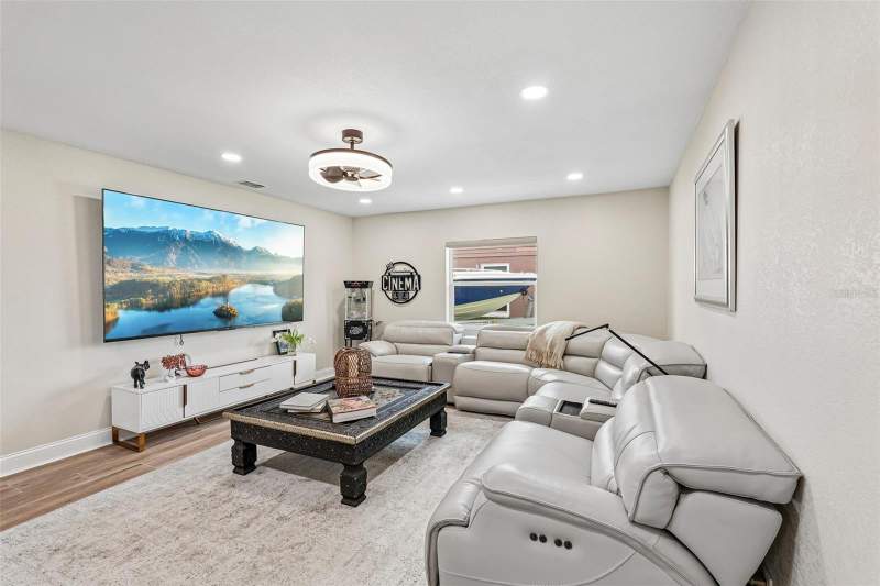 4 bedroom Single Family Residence at 289 W Tarpon Boulevard, Port Charlotte Sec 010, Port Charlotte — photo 3