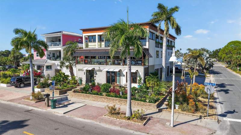 7 bedroom Single Family Residence at 5659 Shore Boulevard, Boca Ceiga Park, Gulfport — photo 4