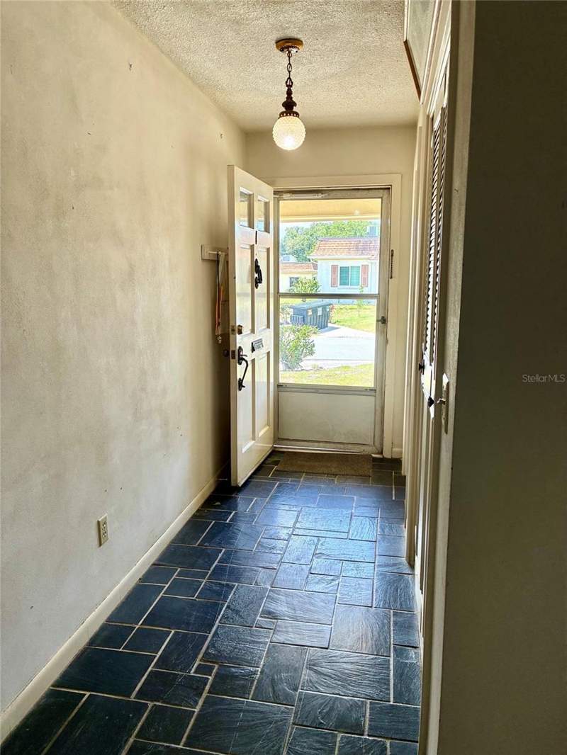 2 bedroom Villa at 1657 S Lake Avenue #1, Normandy Park South, Clearwater — photo 5