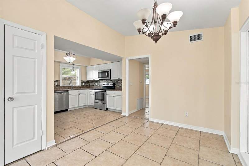 3 bedroom Single Family Residence at 10312 Lake Carroll Way, Carrollwood Sub Unit 2, Tampa — photo 4