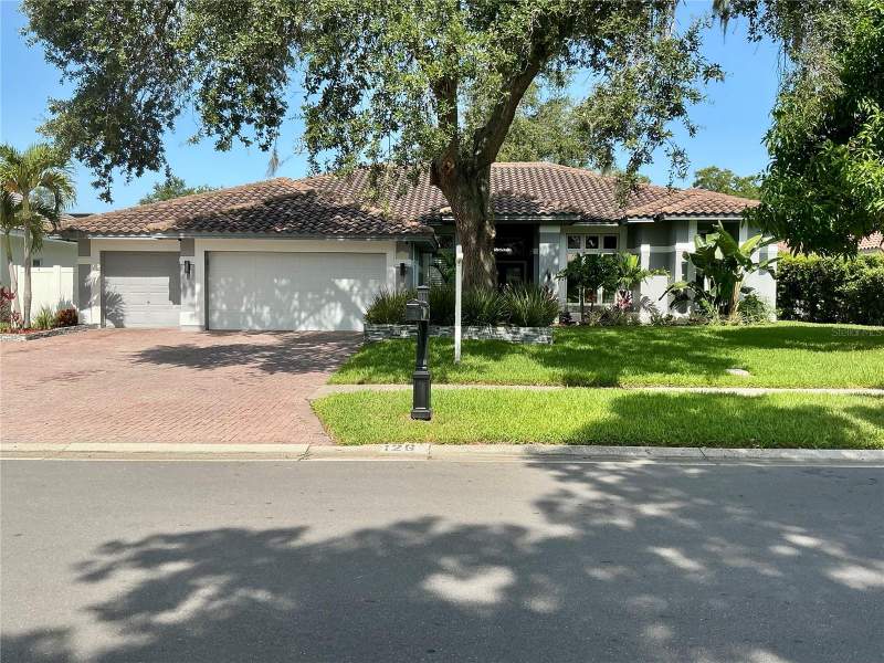 4 bedroom Single Family Residence at 126 Old Oak Circle, Oak Trail, Palm Harbor — photo 2