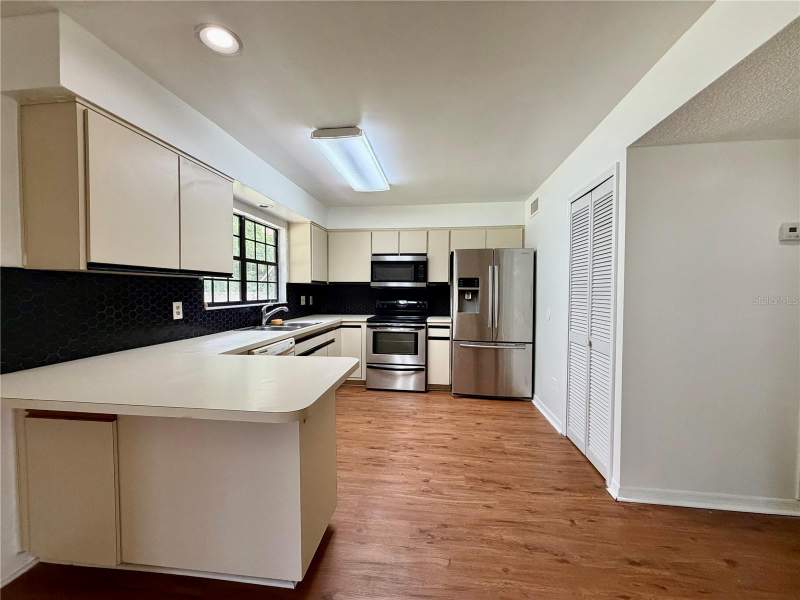 2 bedroom Townhouse at 2135 Balboa Way, Royale Bermuda Twnhs, Kissimmee — photo 2
