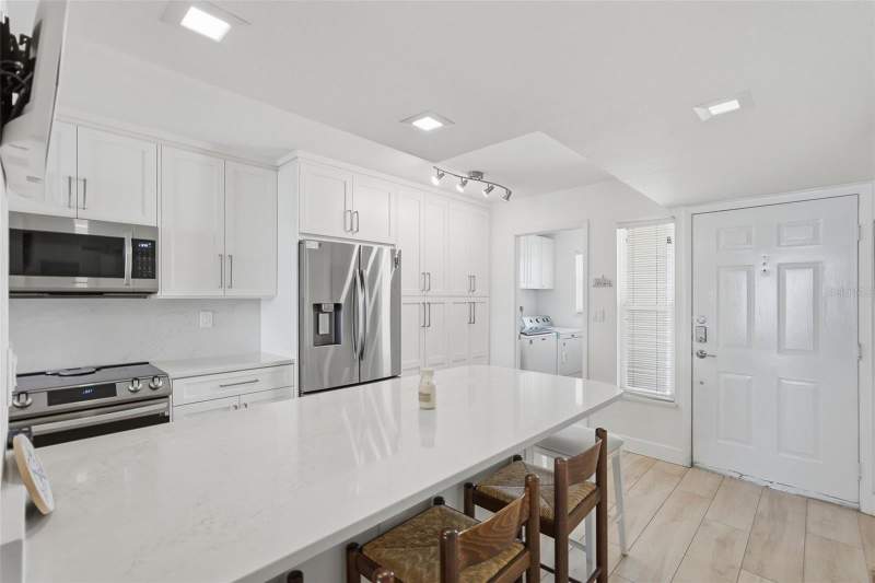 2 bedroom Condominium at 6081 BAHIA DEL MAR CIRCLE #251, BAHIA VISTA UNIT II, ST PETERSBURG — photo 3