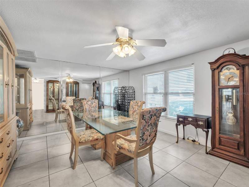 6 bedroom Single Family Residence at 3509 King George Lane, Kingsway Downs Unit Three, Seffner — photo 4
