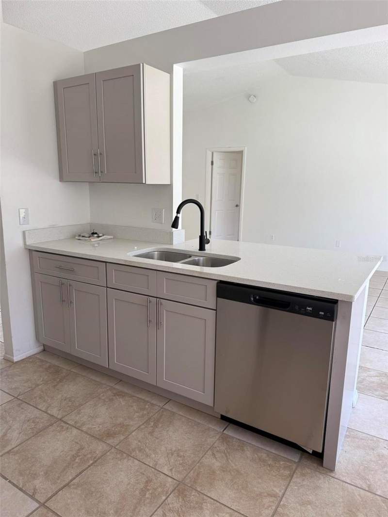 3 bedroom Single Family Residence at 400 Ashbourne Drive, Westmoor Ph 04D, Orlando — photo 4