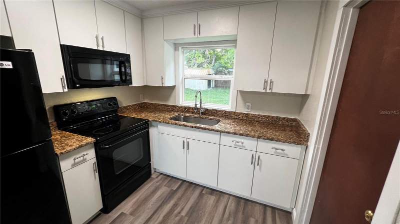 2 bedroom Single Family Residence at 1658 Hempel Avenue, Park Ridge, Gotha — photo 4
