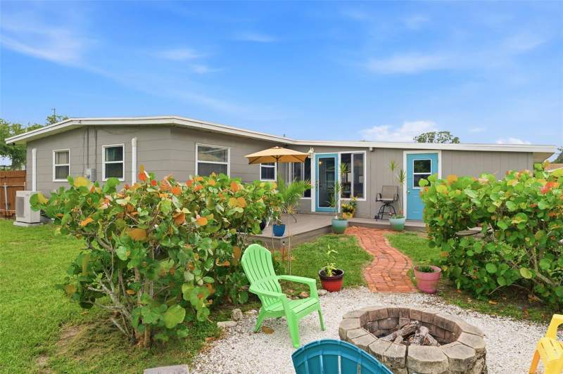 2 bedroom Single Family Residence at 100 Avery Avenue, Crystal Beach Rev, Crystal Beach — photo 2