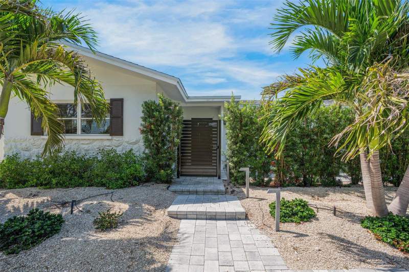 2 bedroom Single Family Residence at 2482 Wisteria Street, South Gate, Sarasota — photo 2