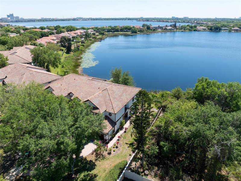 Vizcaya TownhomesHomes for Sale in Orlando, FL