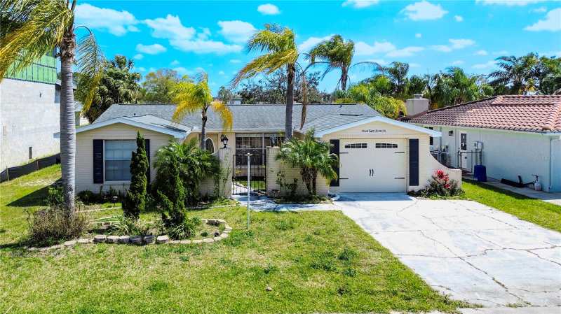 2 bedroom Single Family Residence at 9826 Island Harbor Drive, West Port Sub, Port Richey — photo 1
