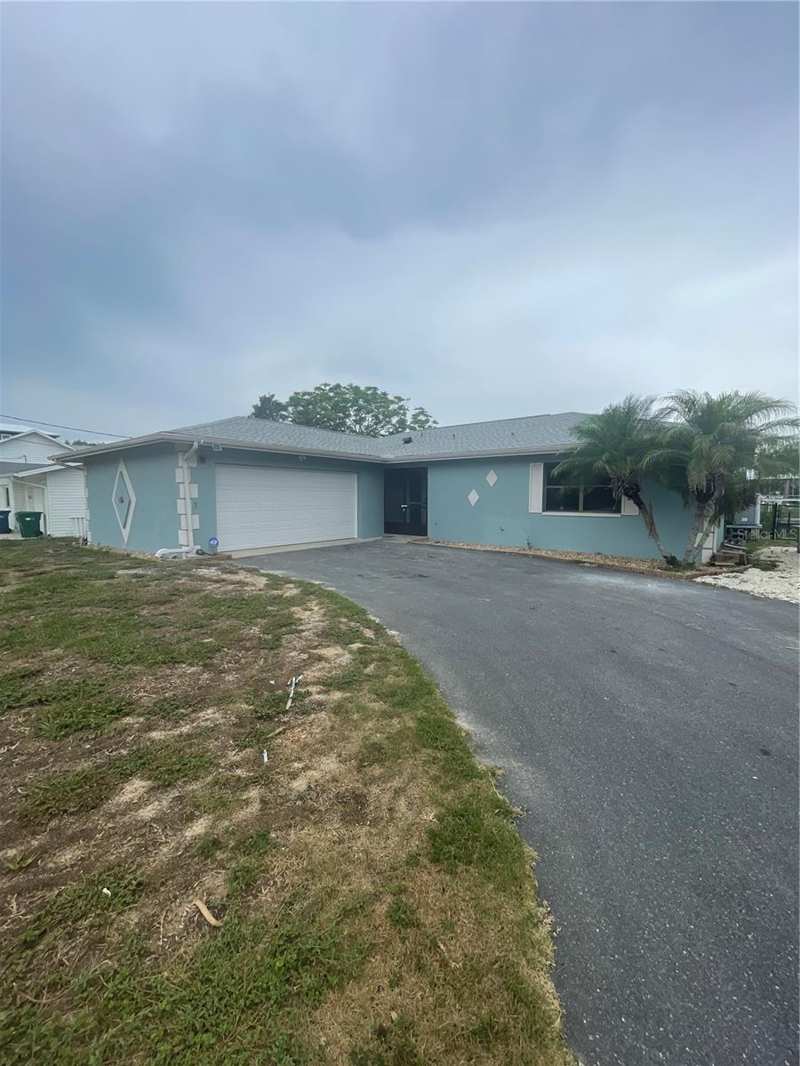 3 bedroom Single Family Residence at 11711 W Bayshore Drive, Dixie Shores Unit 01 Rep, Crystal River — photo 1