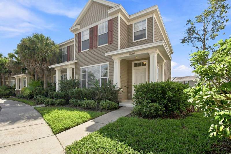 2 bedroom Townhouse at 12225 Country White Circle, Country Chase, Tampa — photo 2