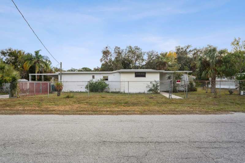 4 bedroom Mobile Home at 9310 Kiowa Dr, Griffin Park, New Port Richey — photo 1