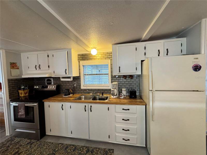 2 bedroom Manufactured Home at 1710 7th Street #2, Ruskin Colony Farms 3rd Add, Ruskin — photo 3