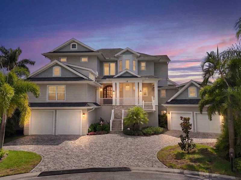 4 bedroom Single Family Residence at 14 Marina Terrace, Paradise Island 3rd Add, Treasure Island — photo 1