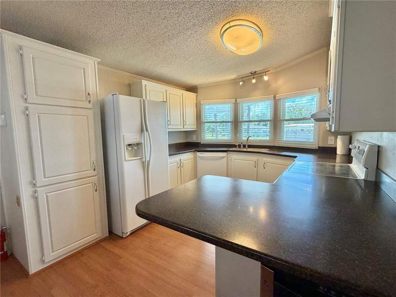 2 bedroom Manufactured Home at 303 Hawthorne Boulevard, Hawthorne At Leesburg A Coop, Leesburg — photo 5