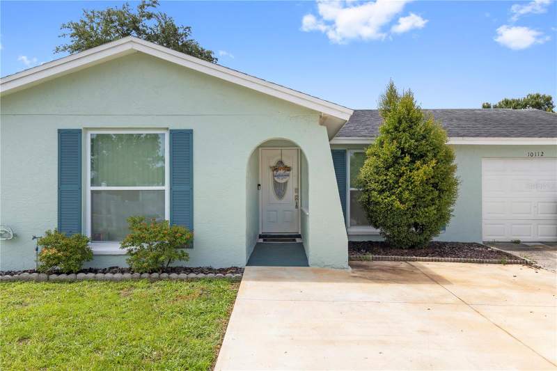 4 bedroom Single Family Residence at 10112 Enchanted Oaks Court, Timberlane Sub Unit 3B, Tampa — photo 3