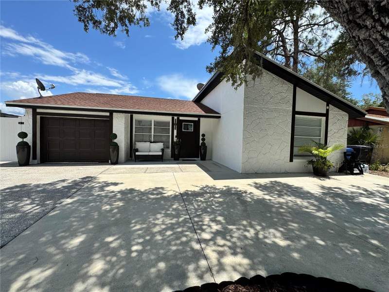 3 bedroom Single Family Residence at 10114 Briarwick Court, Timberlane Sub Unit 4, Tampa — photo 2