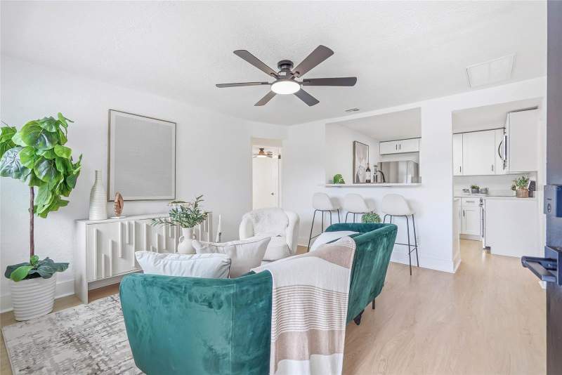 3 bedroom Single Family Residence at 2110 E Nedro Road, Kathryn Park, Tampa — photo 2
