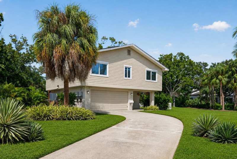 4 bedroom Single Family Residence at 1300 Pleasant Way, Pinellas Point Add Sec A Mound Sec, St Petersburg — photo 1