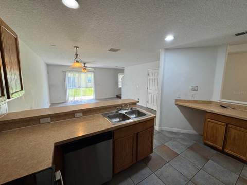 561 Cresting Oak Circle #86, Orlando FL - photo 6 of 6