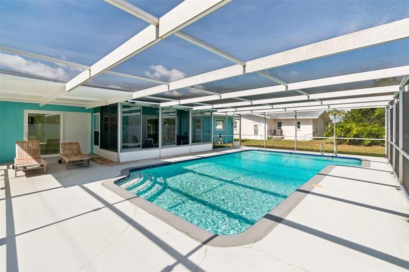 2 bedroom Single Family Residence at 4388 50th Place, Maximo Moorings, St Petersburg — photo 4