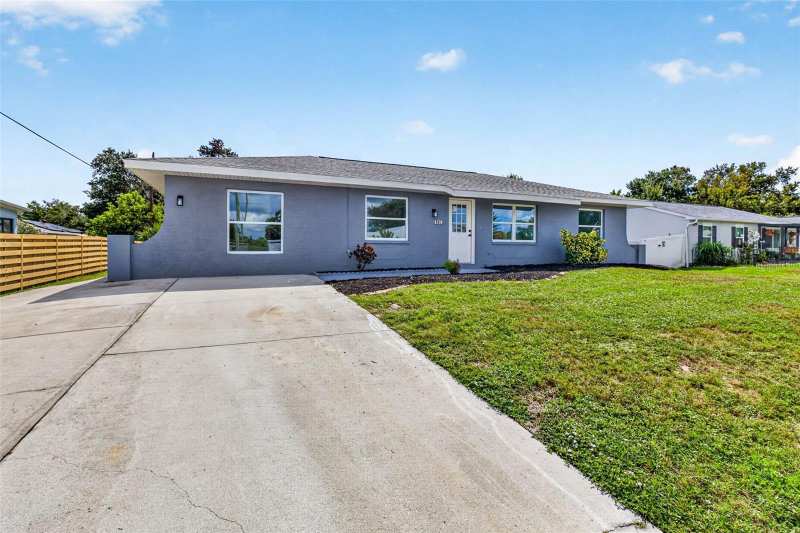 4 bedroom Single Family Residence at 381 Grenada Street, Port Charlotte Sec 008, Port Charlotte — photo 1