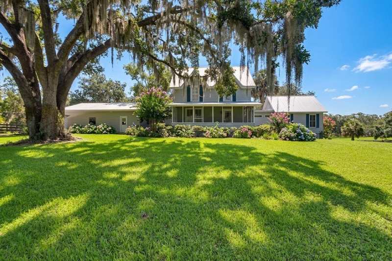 5 bedroom Single Family Residence at 900 E Kicklighter (5 +- Acres) Road, Acreage In 8104, Lake Helen — photo 1