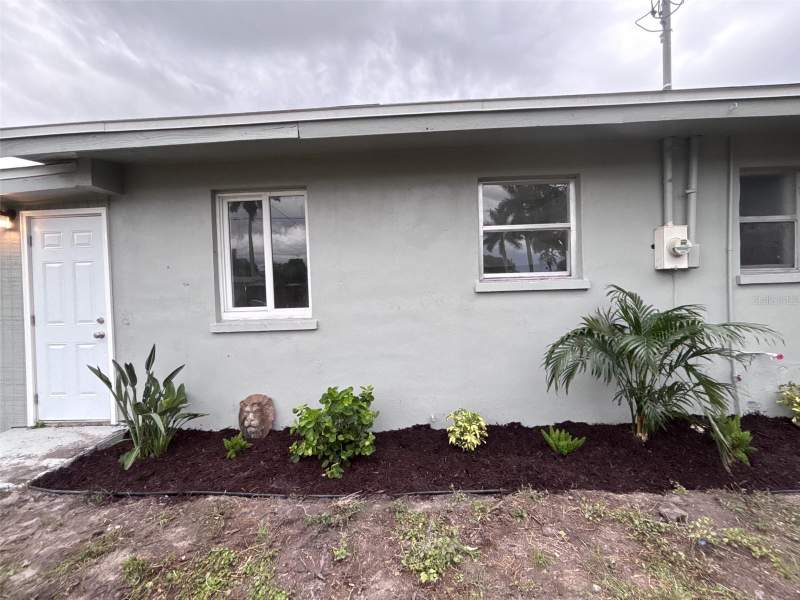 4 bedroom Single Family Residence at 1629 Pawnee Street, Meadow Lawn Rep, Fort Myers — photo 3