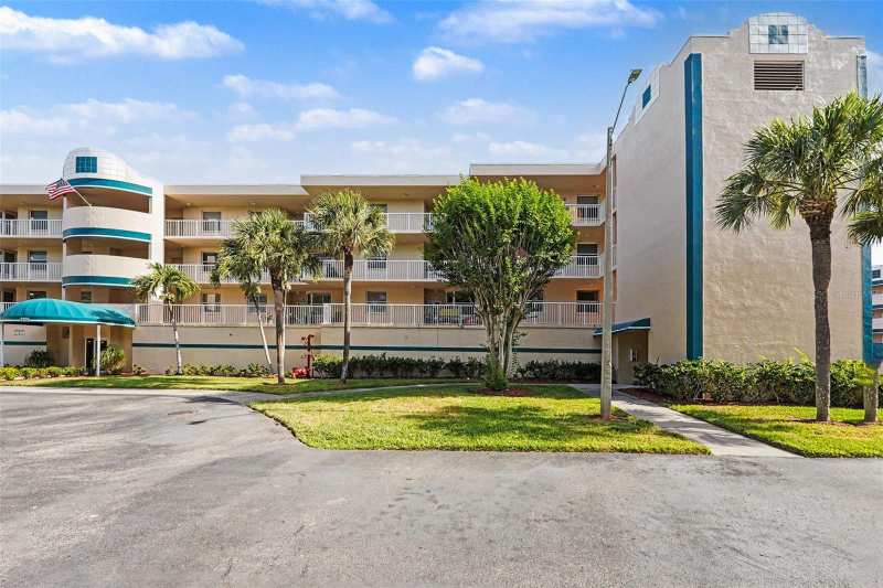 2 bedroom Condominium at 6205 Shoreline Drive #1106, The Shores Of Long Bayou III, St Petersburg — photo 1