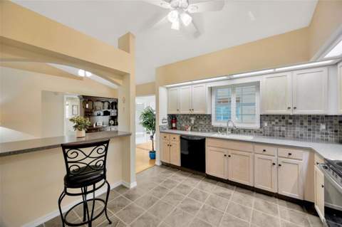 37157 Foxrun Place, Zephyrhills FL - photo 8 of 20