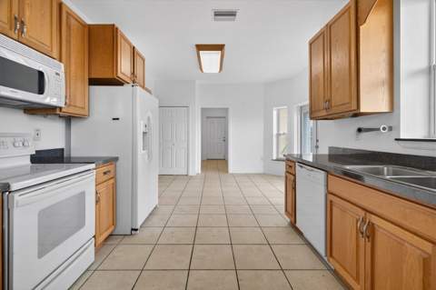 38327 Hamrich Drive, Dade City FL - photo 18 of 46