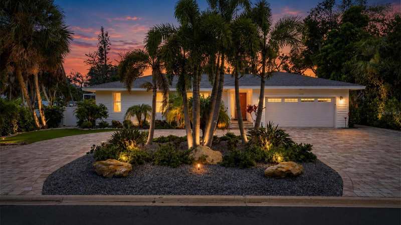 4 bedroom Single Family Residence at 5333 Siesta Court, Siesta Cove Sub, Sarasota — photo 1