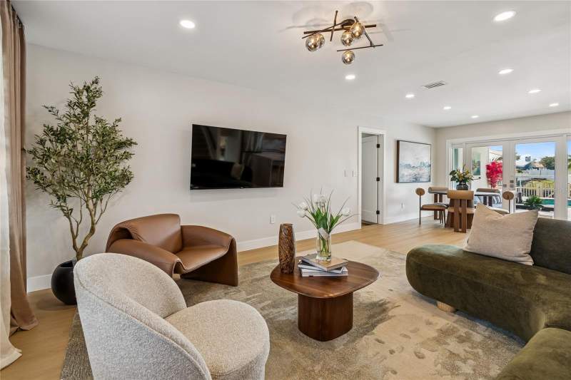 5 bedroom Single Family Residence at 8722 Hickorywood Lane, Bay Crest Park Unit 08, Tampa — photo 5