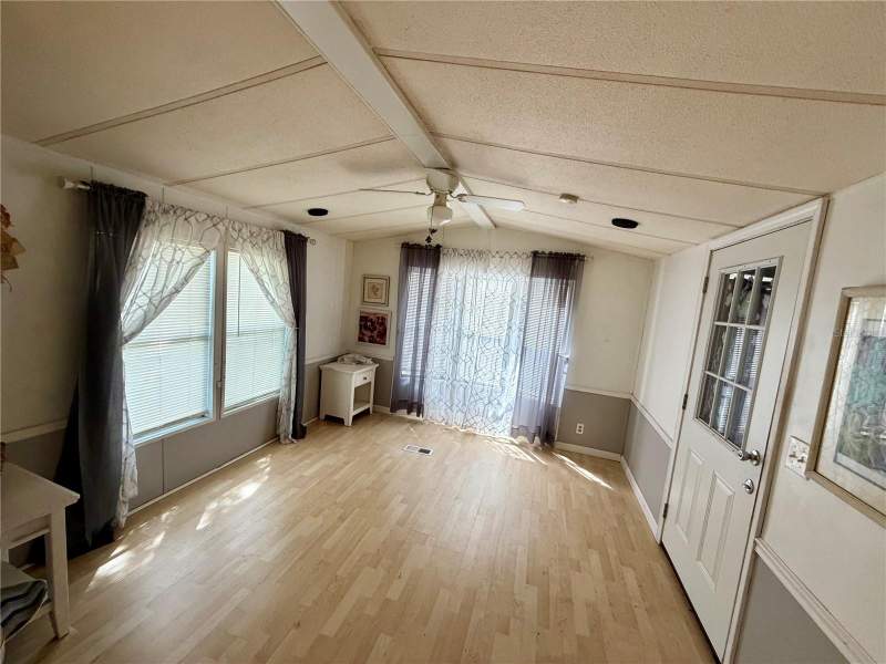 1 bedroom Manufactured Home at 3000 Clarcona Road #605, Yogi Bears Jellystone Park Condo, Apopka — photo 4
