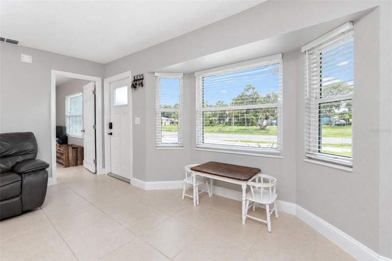 4 bedroom Single Family Residence at 1093 Dorchester St, Port Charlotte Sec 026, Port Charlotte — photo 4