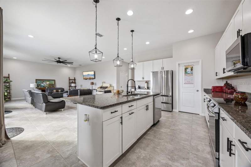 4 bedroom Single Family Residence at 2091 Brillante Drive, Sola Vista, St Cloud — photo 2