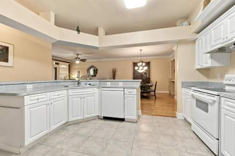 10538 NW 28th Lane, Gainesville FL - photo 7 of 43