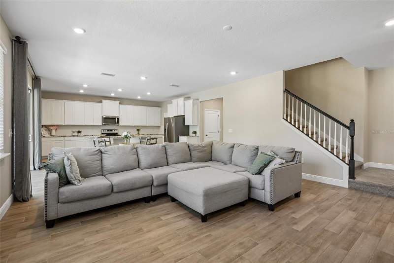 5 bedroom Single Family Residence at 1297 Bering Road, Union Park Ph 8B & 8C, Wesley Chapel — photo 4