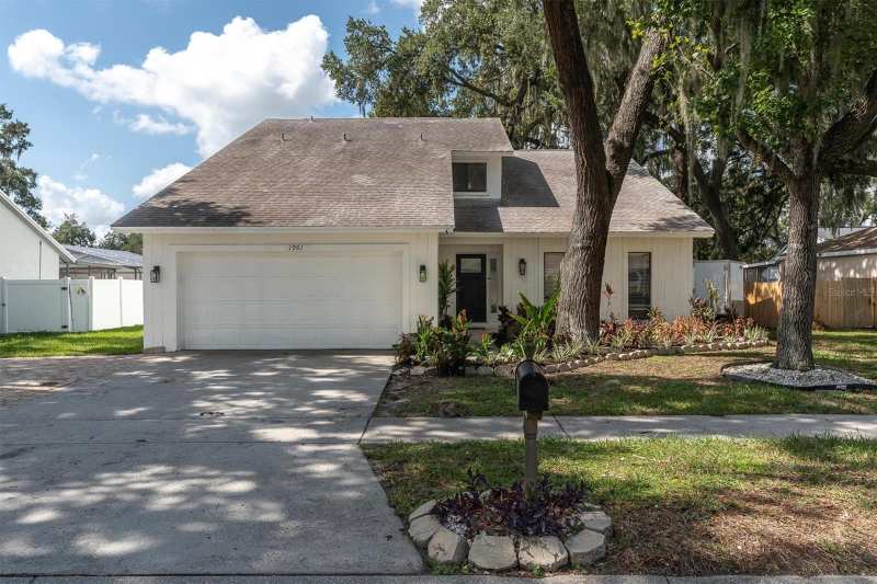 4 bedroom Single Family Residence at 1901 Landside Drive, The Willows Unit 2, Valrico — photo 1