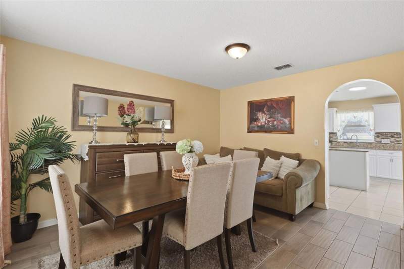 5 bedroom Single Family Residence at 1142 Normandy Drive, Poinciana Village 05 Neighborhood 01, Kissimmee — photo 2