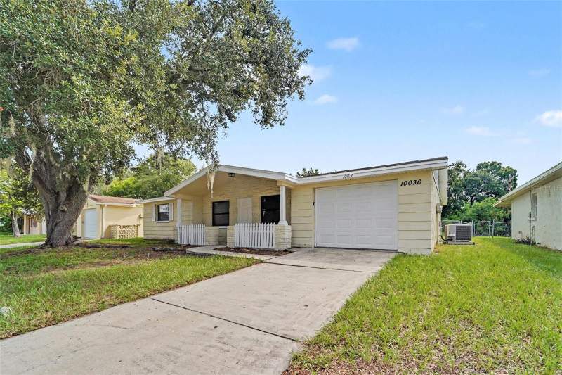 3 bedroom Single Family Residence at 10036 Glen Moor Lane, Regency Park, Port Richey — photo 2