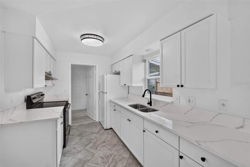 3 bedroom Single Family Residence at 847 JORDAN AVENUE, SKYLAKE, ORLANDO — photo 3