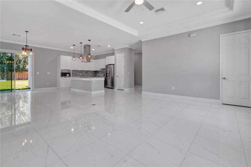 5 bedroom Single Family Residence at 319 Water Shore Drive, Leesburg Waters Edge Sub, Leesburg — photo 5