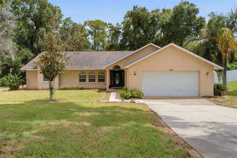 3 bedroom Single Family Residence at 742 Woodview Drive, Tavares Rep Of Woodview Sub, Tavares — photo 1