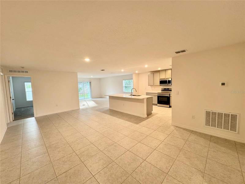 4 bedroom Single Family Residence at 947 Salerno Court, Poinciana Village 1 Nbhd 2, Kissimmee — photo 4