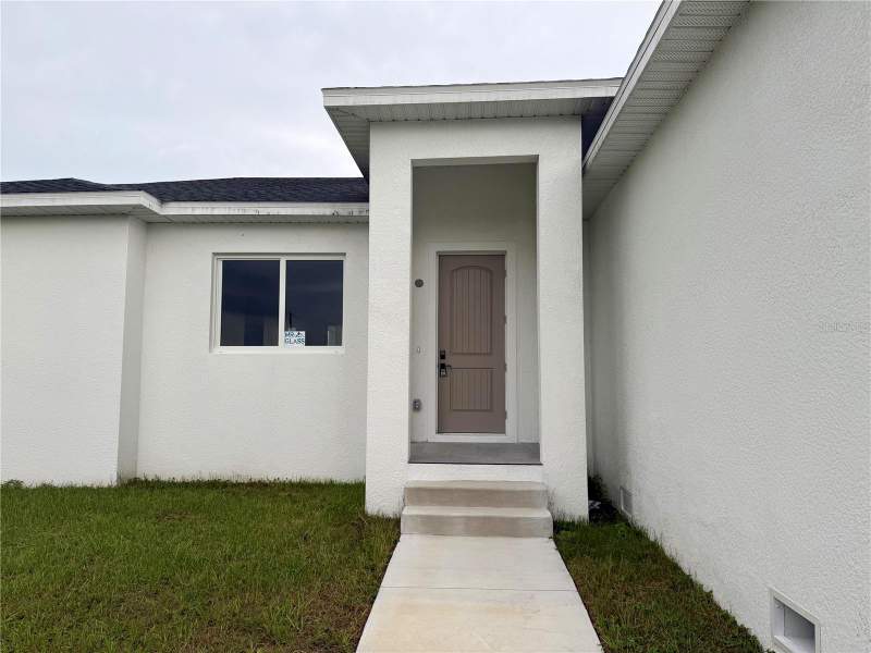 3 bedroom Single Family Residence at 571 Mimosa Avenue, Port Charlotte Sec 010, Port Charlotte — photo 4