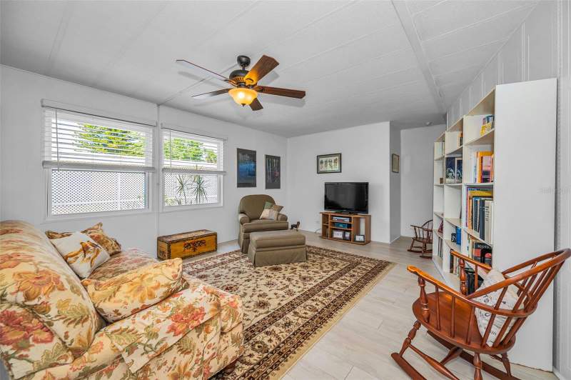 2 bedroom Mobile Home at 3230 Lanark Drive, Tanglewood Mobile Village, Holiday — photo 4
