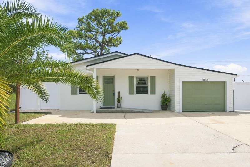 2 bedroom Single Family Residence at 7030 Colfax Drive, Temple Terrace, Port Richey — photo 1